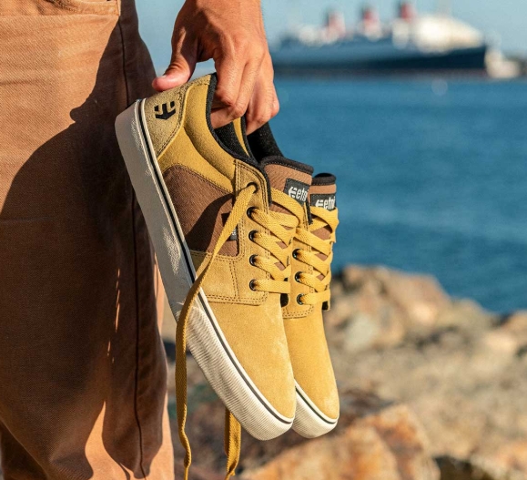 Skatere, gader og stil: Hvorfor Etnies sko stadig former din attitude